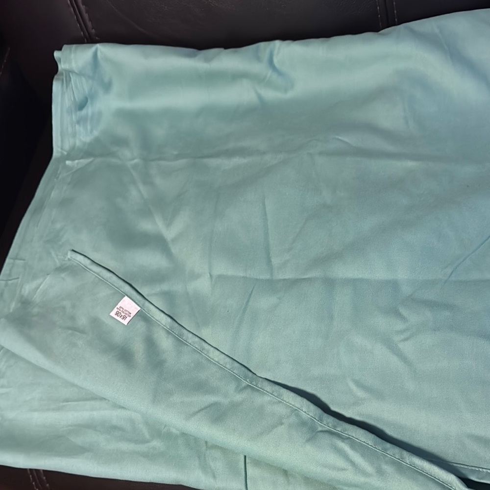 Green table cloth 90x91 New never used